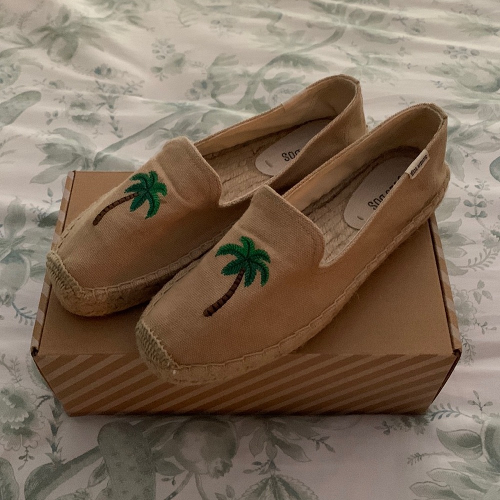 🌴Soludos Embroidered Canvas Slip Ons🌴